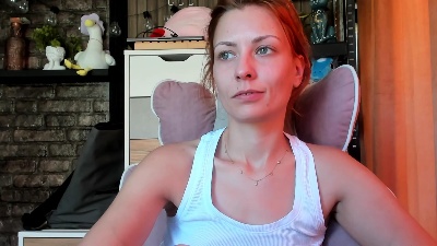 Karoline121 live cam on Cam4