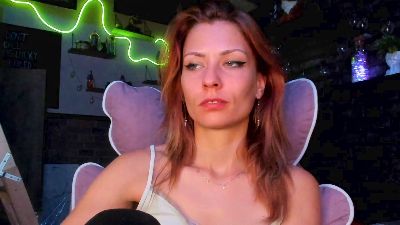 Karoline121 live cam on Cam4