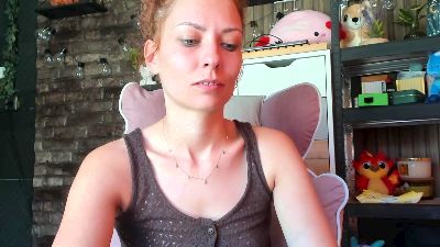 Karoline121 live cam on Cam4