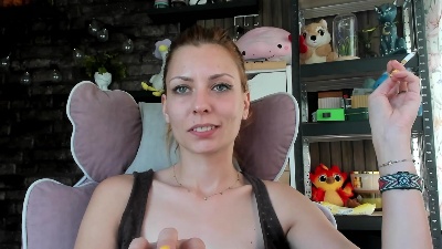 Karoline121 live cam on Cam4