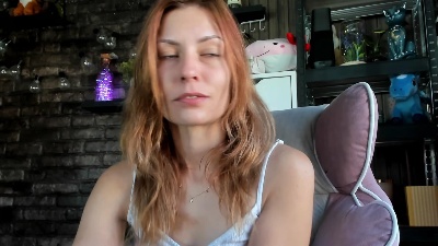 Karoline121 live cam on Cam4