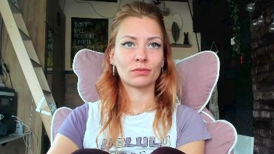 Karoline121 live cam on Cam4