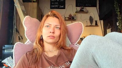 Karoline121 live cam on Cam4