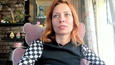 Karoline121 live cam on Cam4