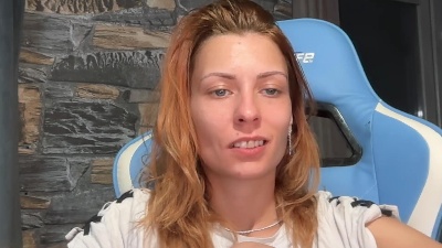 Karoline121 live cam on Cam4