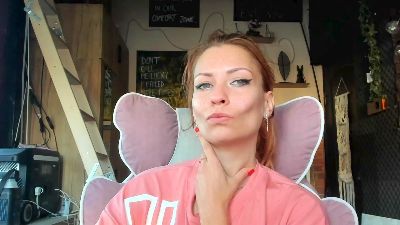 Karoline121 live cam on Cam4