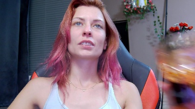 Karoline121 live cam on Cam4