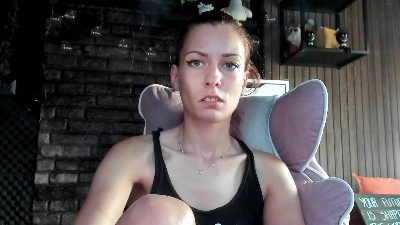 Karoline121 live cam on Cam4