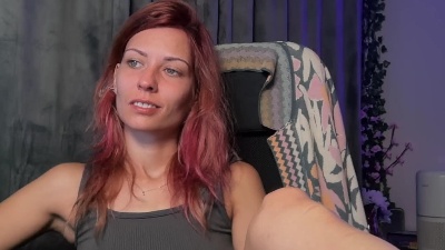 Karoline121 live cam on Cam4