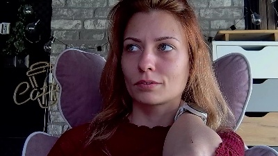 Karoline121 live cam on Cam4