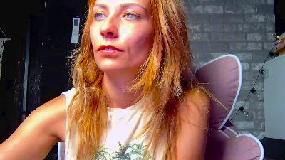 Karoline121 live cam on Cam4
