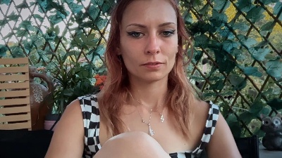 Karoline121 live cam on Cam4