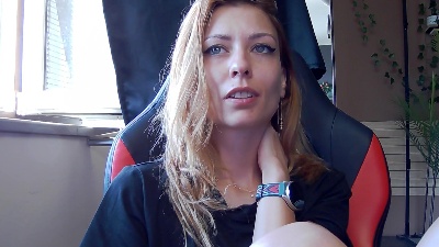 Karoline121 live cam on Cam4