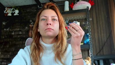 Karoline121 live cam on Cam4