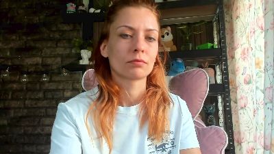 Karoline121 live cam on Cam4