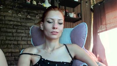 Karoline121 live cam on Cam4