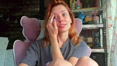 Karoline121 live cam on Cam4