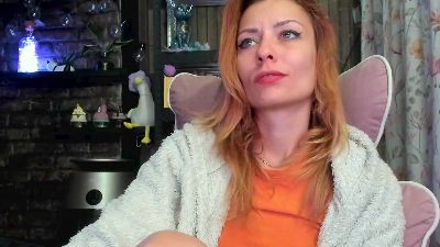 Karoline121 live cam on Cam4
