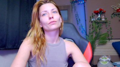 Karoline121 live cam on Cam4