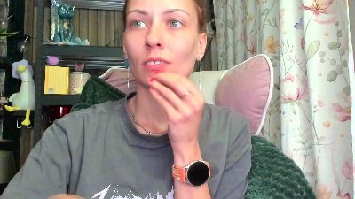 Karoline121 live cam on Cam4