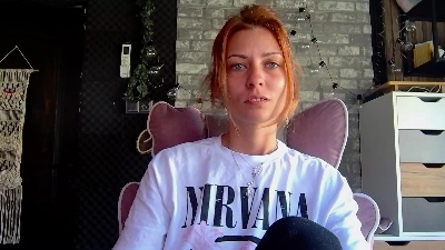 Karoline121 live cam on Cam4
