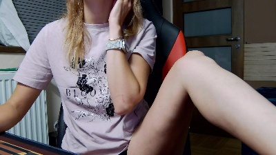 Karoline121 live cam on Cam4
