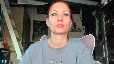 Karoline121 live cam on Cam4