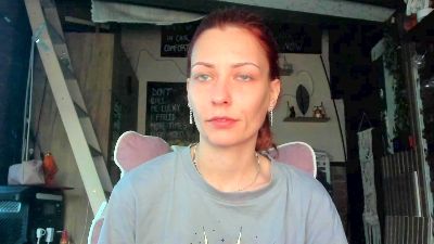 Karoline121 live cam on Cam4