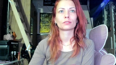 Karoline121 live cam on Cam4