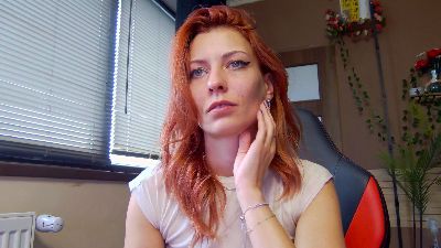 Karoline121 live cam on Cam4