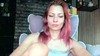 Karoline121 live cam on Cam4