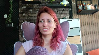 Karoline121 live cam on Cam4