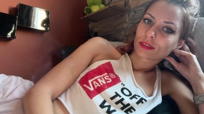 Karoline121 live cam on Cam4