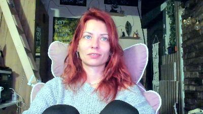 Karoline121 live cam on Cam4