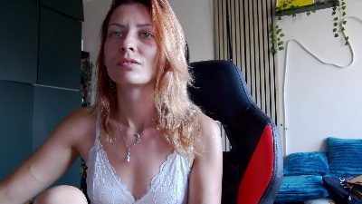 Karoline121 live cam on Cam4