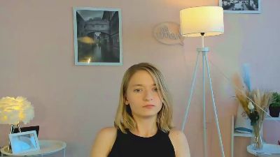 KaronNerad live cam on Cam4