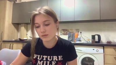 KarriJeltema live cam on Cam4