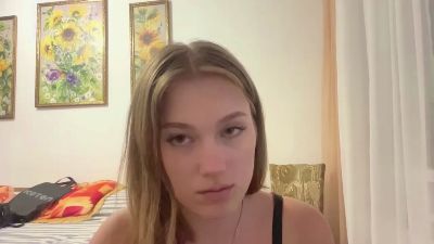 KarriJeltema live cam on Cam4