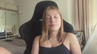 KarriJeltema live cam on Cam4