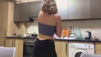 KarriJeltema live cam on Cam4