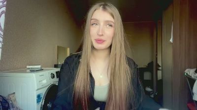KarrieLallo live cam on Cam4