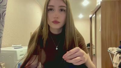 KarrieLallo live cam on Cam4