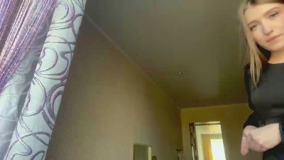 KarrieLallo live cam on Cam4