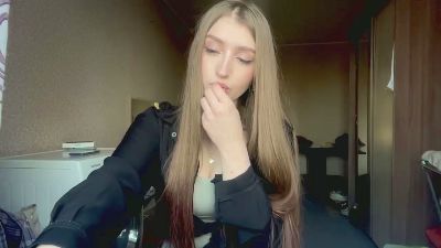 KarrieLallo live cam on Cam4