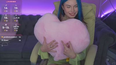 KassandraPlay live cam on Cam4