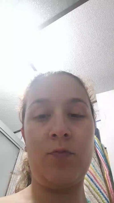 KathyGomezz live cam on Cam4