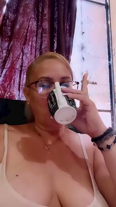Kathy_pee live cam on Cam4