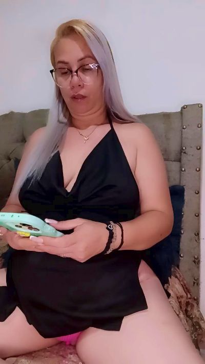 Kathy_pee live cam on Cam4