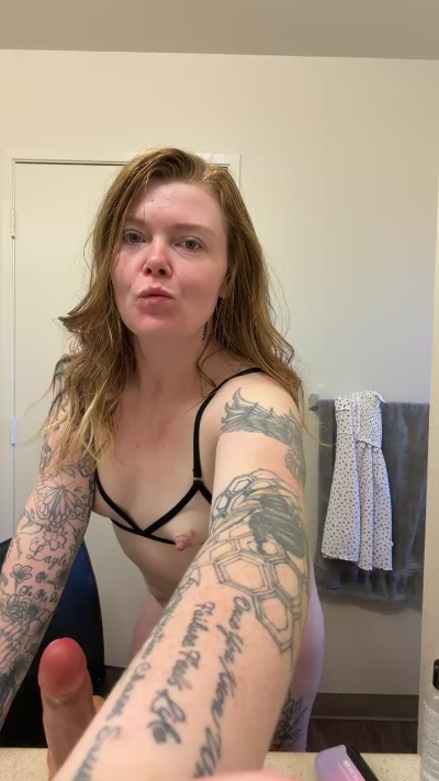 Katiegurl97 live cam on Cam4