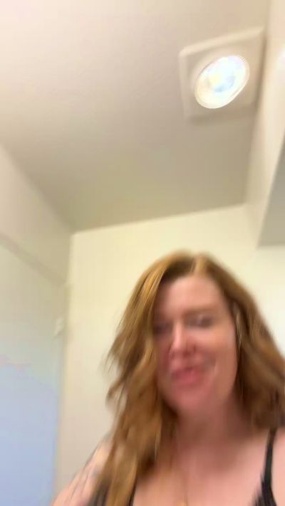 Katiegurl97 live cam on Cam4